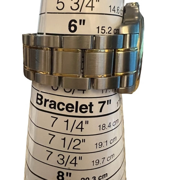 Victorinox Swiss Army Men’s Swiss made Officer’s Silver and Gold Watch Working - Picture 9 of 9